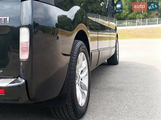 Черный Опель Виваро, объемом двигателя 2.5 л и пробегом 392 тыс. км за 13400 $, фото 1 на Automoto.ua