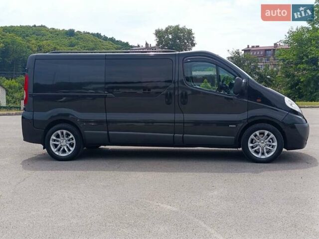 Черный Опель Виваро, объемом двигателя 2.5 л и пробегом 392 тыс. км за 13400 $, фото 6 на Automoto.ua