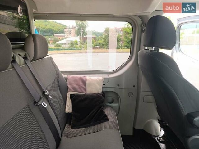 Черный Опель Виваро, объемом двигателя 2.5 л и пробегом 392 тыс. км за 13400 $, фото 23 на Automoto.ua