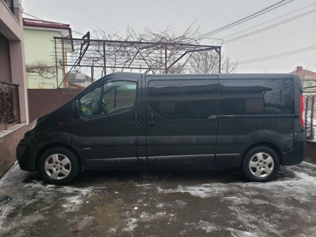 Черный Опель Виваро, объемом двигателя 2.5 л и пробегом 390 тыс. км за 12500 $, фото 1 на Automoto.ua