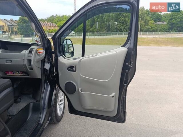 Черный Опель Виваро, объемом двигателя 2.5 л и пробегом 392 тыс. км за 13400 $, фото 25 на Automoto.ua