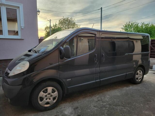 Черный Опель Виваро, объемом двигателя 2.5 л и пробегом 390 тыс. км за 12500 $, фото 8 на Automoto.ua