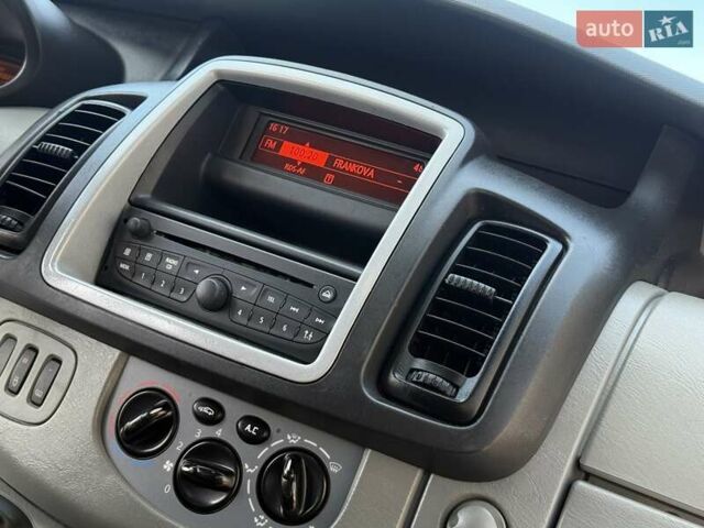 Черный Опель Виваро, объемом двигателя 2 л и пробегом 198 тыс. км за 13950 $, фото 52 на Automoto.ua