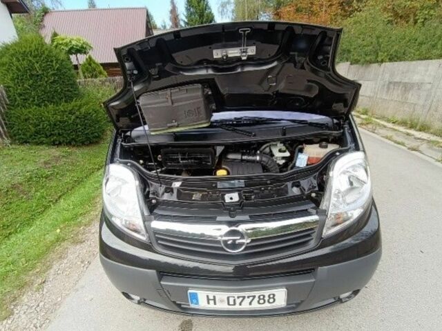 Черный Опель Виваро, объемом двигателя 2.5 л и пробегом 161 тыс. км за 7800 $, фото 23 на Automoto.ua