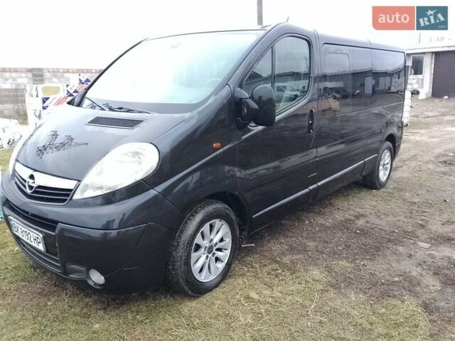 Чорний Опель Віваро, об'ємом двигуна 2 л та пробігом 320 тис. км за 11400 $, фото 2 на Automoto.ua