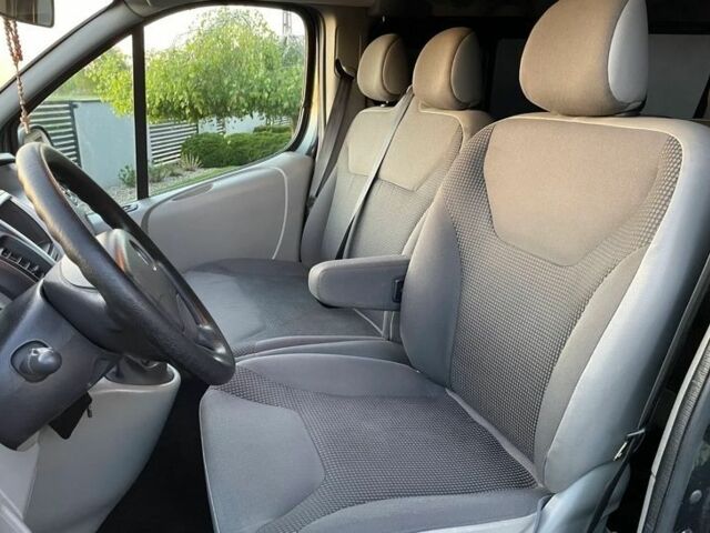 Чорний Опель Віваро, об'ємом двигуна 2 л та пробігом 165 тис. км за 7800 $, фото 10 на Automoto.ua