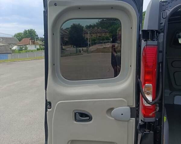 Черный Опель Виваро, объемом двигателя 2.5 л и пробегом 392 тыс. км за 13400 $, фото 21 на Automoto.ua