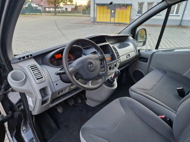 Черный Опель Виваро, объемом двигателя 2 л и пробегом 332 тыс. км за 8800 $, фото 13 на Automoto.ua