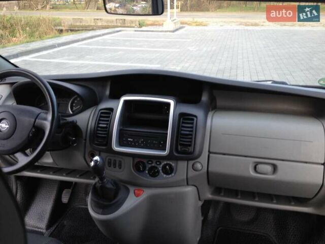 Черный Опель Виваро, объемом двигателя 2 л и пробегом 250 тыс. км за 14200 $, фото 15 на Automoto.ua