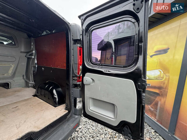 Черный Опель Виваро, объемом двигателя 2 л и пробегом 267 тыс. км за 14900 $, фото 42 на Automoto.ua