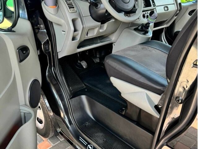 Черный Опель Виваро, объемом двигателя 2 л и пробегом 218 тыс. км за 13700 $, фото 8 на Automoto.ua