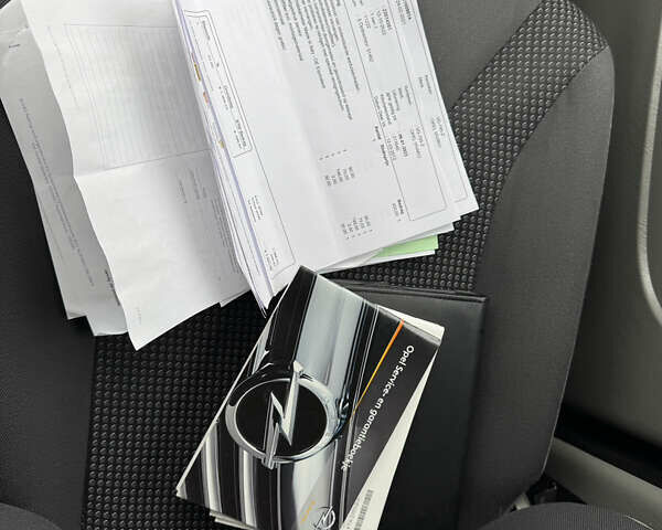 Черный Опель Виваро, объемом двигателя 2 л и пробегом 267 тыс. км за 14900 $, фото 56 на Automoto.ua