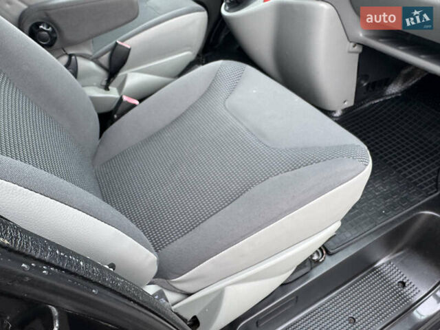 Черный Опель Виваро, объемом двигателя 2 л и пробегом 267 тыс. км за 14900 $, фото 31 на Automoto.ua