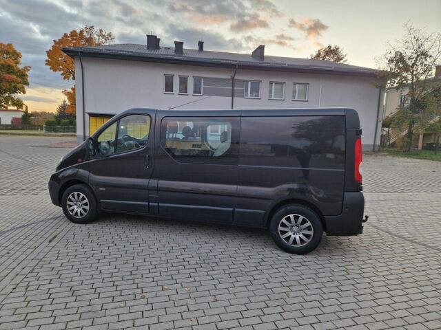 Черный Опель Виваро, объемом двигателя 2 л и пробегом 332 тыс. км за 8800 $, фото 6 на Automoto.ua