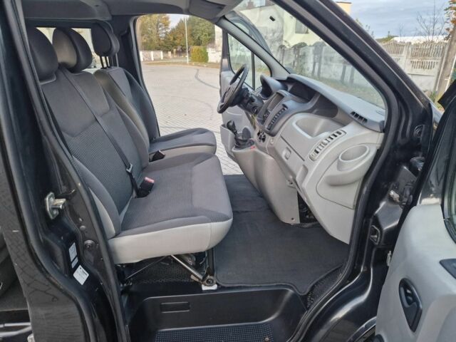 Черный Опель Виваро, объемом двигателя 2 л и пробегом 332 тыс. км за 8800 $, фото 15 на Automoto.ua