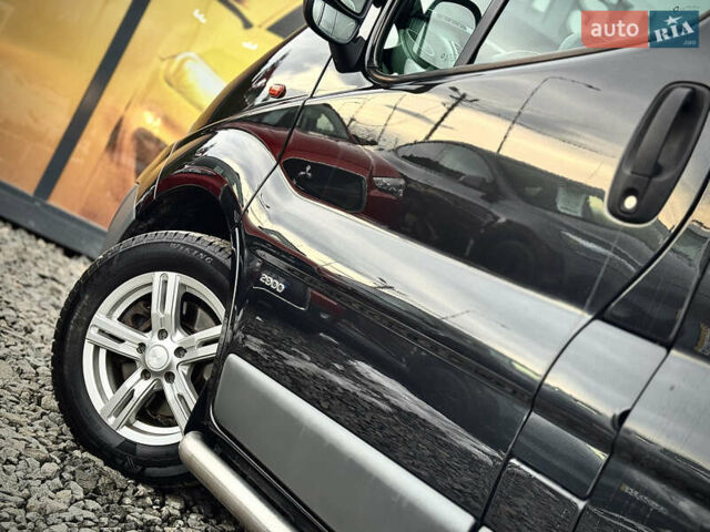 Черный Опель Виваро, объемом двигателя 2 л и пробегом 267 тыс. км за 14900 $, фото 23 на Automoto.ua