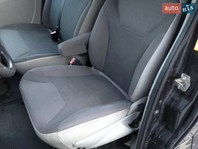 Черный Опель Виваро, объемом двигателя 2 л и пробегом 250 тыс. км за 14200 $, фото 13 на Automoto.ua