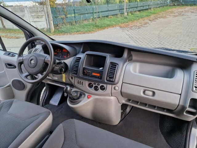 Черный Опель Виваро, объемом двигателя 2 л и пробегом 332 тыс. км за 8800 $, фото 12 на Automoto.ua