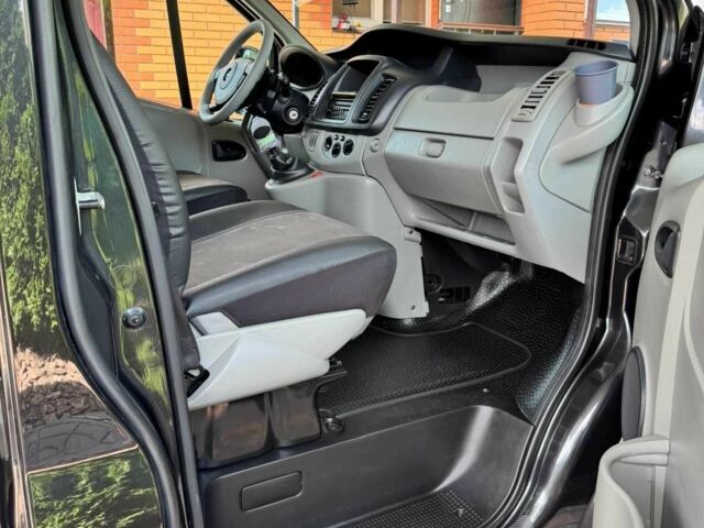 Черный Опель Виваро, объемом двигателя 2 л и пробегом 218 тыс. км за 13700 $, фото 6 на Automoto.ua