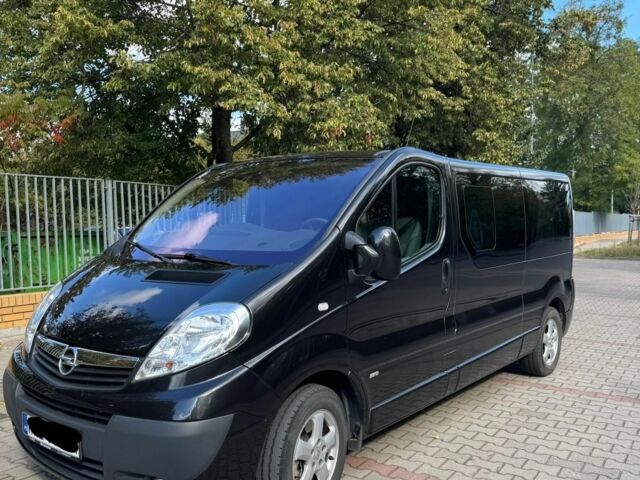Чорний Опель Віваро, об'ємом двигуна 2 л та пробігом 166 тис. км за 8200 $, фото 1 на Automoto.ua