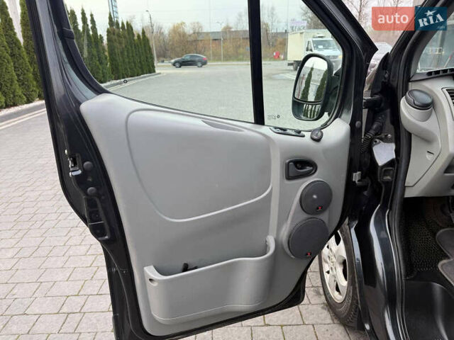 Черный Опель Виваро, объемом двигателя 2 л и пробегом 312 тыс. км за 13950 $, фото 11 на Automoto.ua