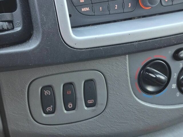 Черный Опель Виваро, объемом двигателя 2 л и пробегом 186 тыс. км за 8800 $, фото 14 на Automoto.ua