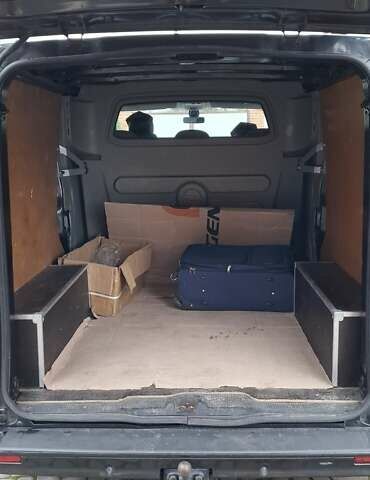 Чорний Опель Віваро, об'ємом двигуна 2 л та пробігом 247 тис. км за 15300 $, фото 12 на Automoto.ua