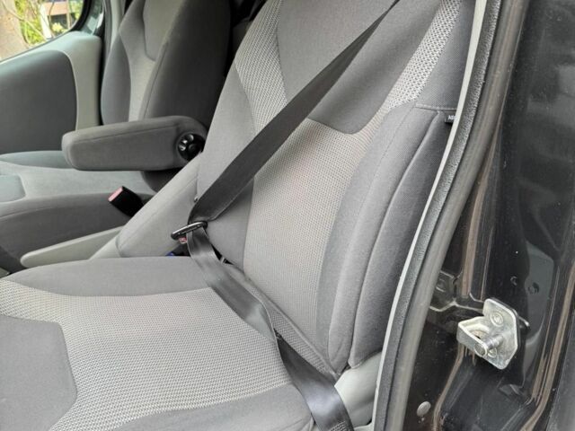 Чорний Опель Віваро, об'ємом двигуна 2 л та пробігом 166 тис. км за 8200 $, фото 16 на Automoto.ua