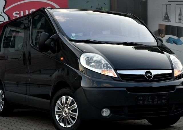 Черный Опель Виваро, объемом двигателя 2 л и пробегом 215 тыс. км за 8500 $, фото 2 на Automoto.ua