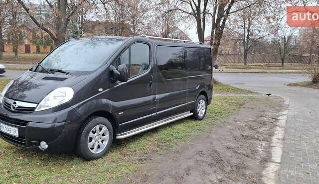Чорний Опель Віваро, об'ємом двигуна 2 л та пробігом 247 тис. км за 15300 $, фото 6 на Automoto.ua