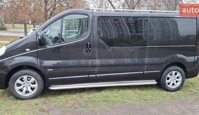 Чорний Опель Віваро, об'ємом двигуна 2 л та пробігом 247 тис. км за 15300 $, фото 5 на Automoto.ua