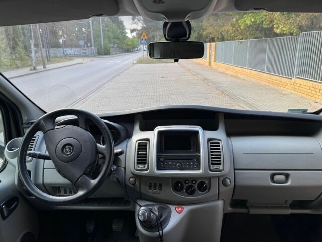 Чорний Опель Віваро, об'ємом двигуна 2 л та пробігом 166 тис. км за 8200 $, фото 10 на Automoto.ua