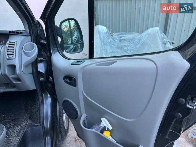 Опель Виваро 2013 в Василькове на Automoto.ua Черный Опель Виваро, объемом двигателя 2 л и пробегом 230 тыс. км за 8000 $, фото 5 на Automoto.ua