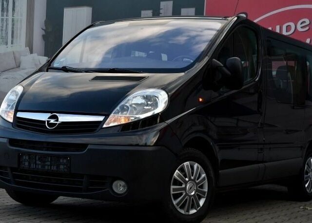 Черный Опель Виваро, объемом двигателя 2 л и пробегом 215 тыс. км за 8500 $, фото 1 на Automoto.ua