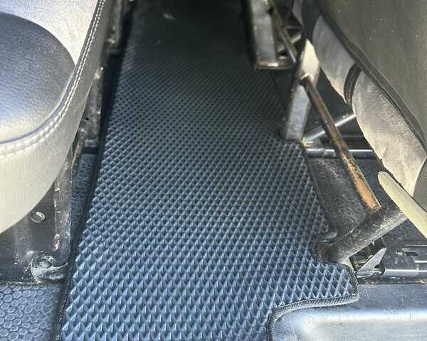 Черный Опель Виваро, объемом двигателя 2 л и пробегом 348 тыс. км за 13500 $, фото 51 на Automoto.ua