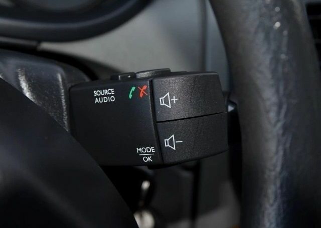 Черный Опель Виваро, объемом двигателя 2 л и пробегом 215 тыс. км за 8500 $, фото 20 на Automoto.ua