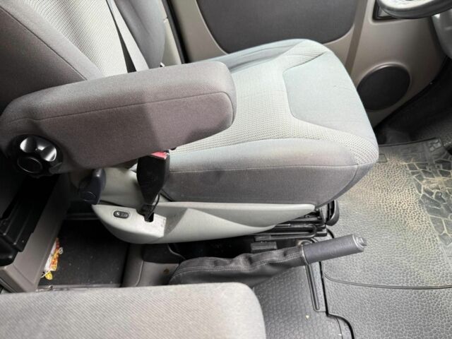 Чорний Опель Віваро, об'ємом двигуна 2 л та пробігом 166 тис. км за 8200 $, фото 19 на Automoto.ua