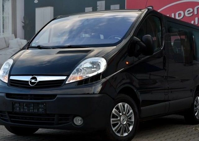 Черный Опель Виваро, объемом двигателя 2 л и пробегом 215 тыс. км за 8500 $, фото 3 на Automoto.ua