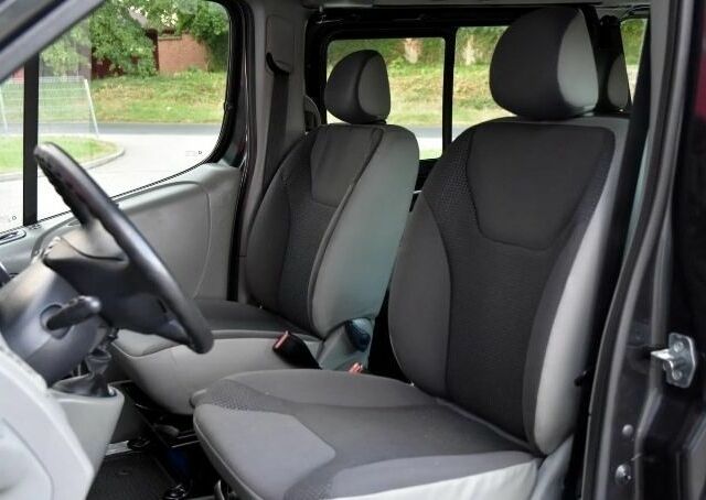 Черный Опель Виваро, объемом двигателя 2 л и пробегом 215 тыс. км за 8500 $, фото 11 на Automoto.ua