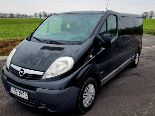 Чорний Опель Віваро, об'ємом двигуна 2 л та пробігом 201 тис. км за 8600 $, фото 2 на Automoto.ua