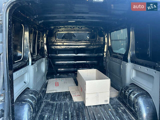 Опель Виваро 2013 в Василькове на Automoto.ua Черный Опель Виваро, объемом двигателя 2 л и пробегом 230 тыс. км за 8000 $, фото 12 на Automoto.ua