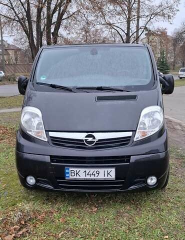 Чорний Опель Віваро, об'ємом двигуна 2 л та пробігом 247 тис. км за 15300 $, фото 2 на Automoto.ua