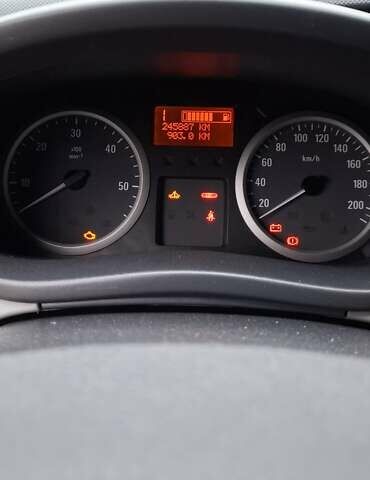 Чорний Опель Віваро, об'ємом двигуна 2 л та пробігом 247 тис. км за 15300 $, фото 9 на Automoto.ua