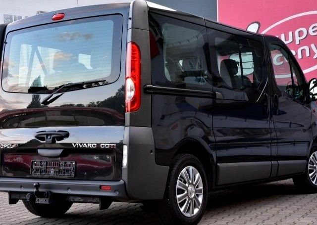 Черный Опель Виваро, объемом двигателя 2 л и пробегом 215 тыс. км за 8500 $, фото 7 на Automoto.ua