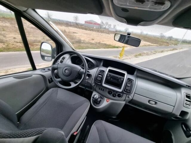 Чорний Опель Віваро, об'ємом двигуна 2 л та пробігом 201 тис. км за 8600 $, фото 9 на Automoto.ua