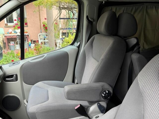 Чорний Опель Віваро, об'ємом двигуна 2 л та пробігом 166 тис. км за 8200 $, фото 18 на Automoto.ua