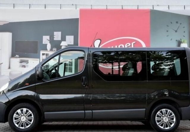 Черный Опель Виваро, объемом двигателя 2 л и пробегом 215 тыс. км за 8500 $, фото 5 на Automoto.ua