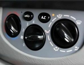 Черный Опель Виваро, объемом двигателя 2 л и пробегом 215 тыс. км за 8500 $, фото 17 на Automoto.ua