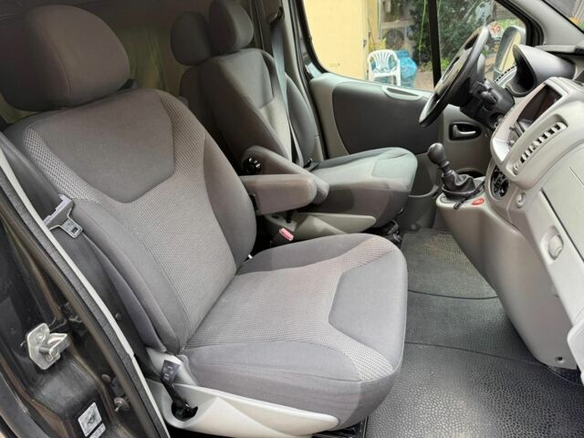 Чорний Опель Віваро, об'ємом двигуна 2 л та пробігом 166 тис. км за 8200 $, фото 22 на Automoto.ua