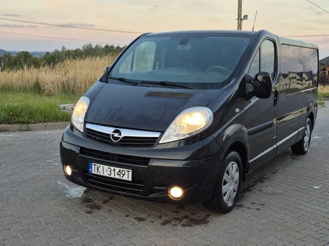 Черный Опель Виваро, объемом двигателя 2 л и пробегом 186 тыс. км за 8800 $, фото 2 на Automoto.ua